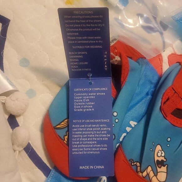 NEW WITH TAGS KIDS WATELVES WATER SHOES - Picture 2 of 5